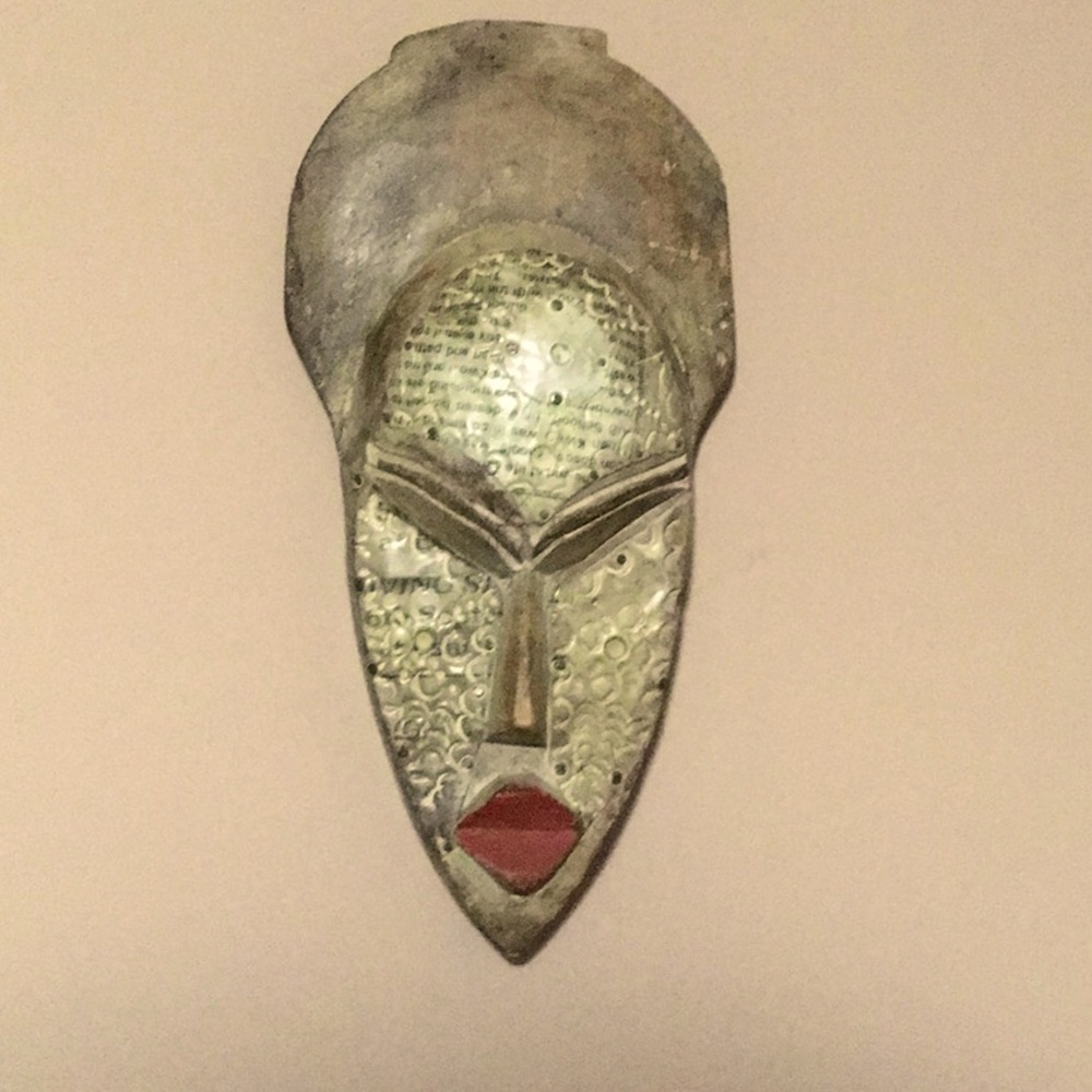 Stunning hand carved African Tribal Mask in great condition.